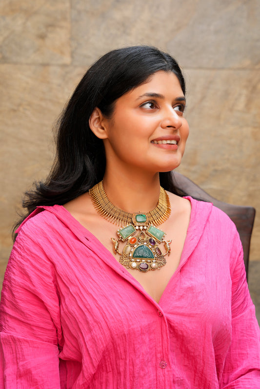 Imperial Mulla Mottu Hasli – Hand-Carved Jade & Navrattan-Style Statement Necklace with Rearing Horse Nakashi