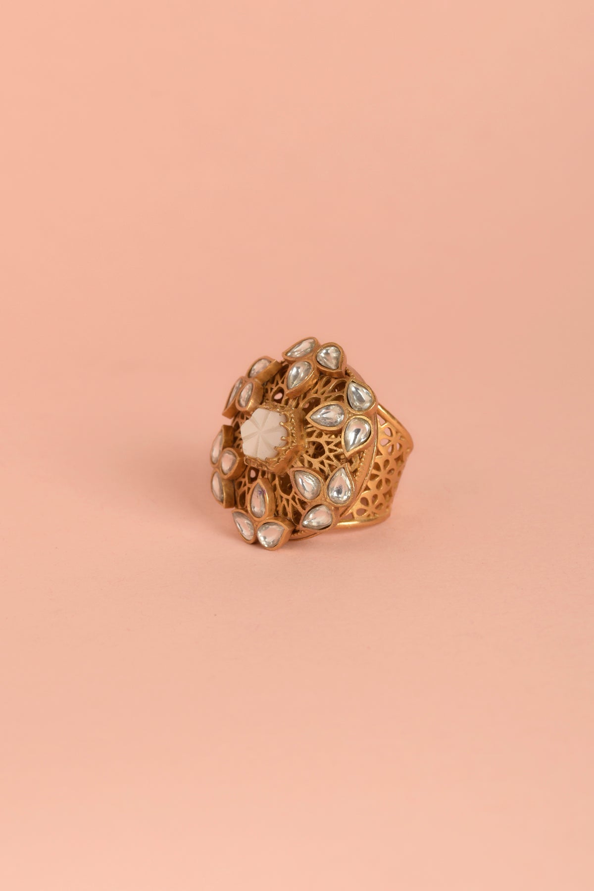 Celestial Filigree Mandala – Carved Mother-of-Pearl & Polki Architectural Dome Ring