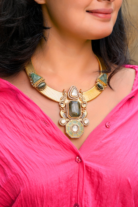 Aura Peacock Hasli – Iridescent Labradorite & Carved Jade Antique Gold Statement Collar
