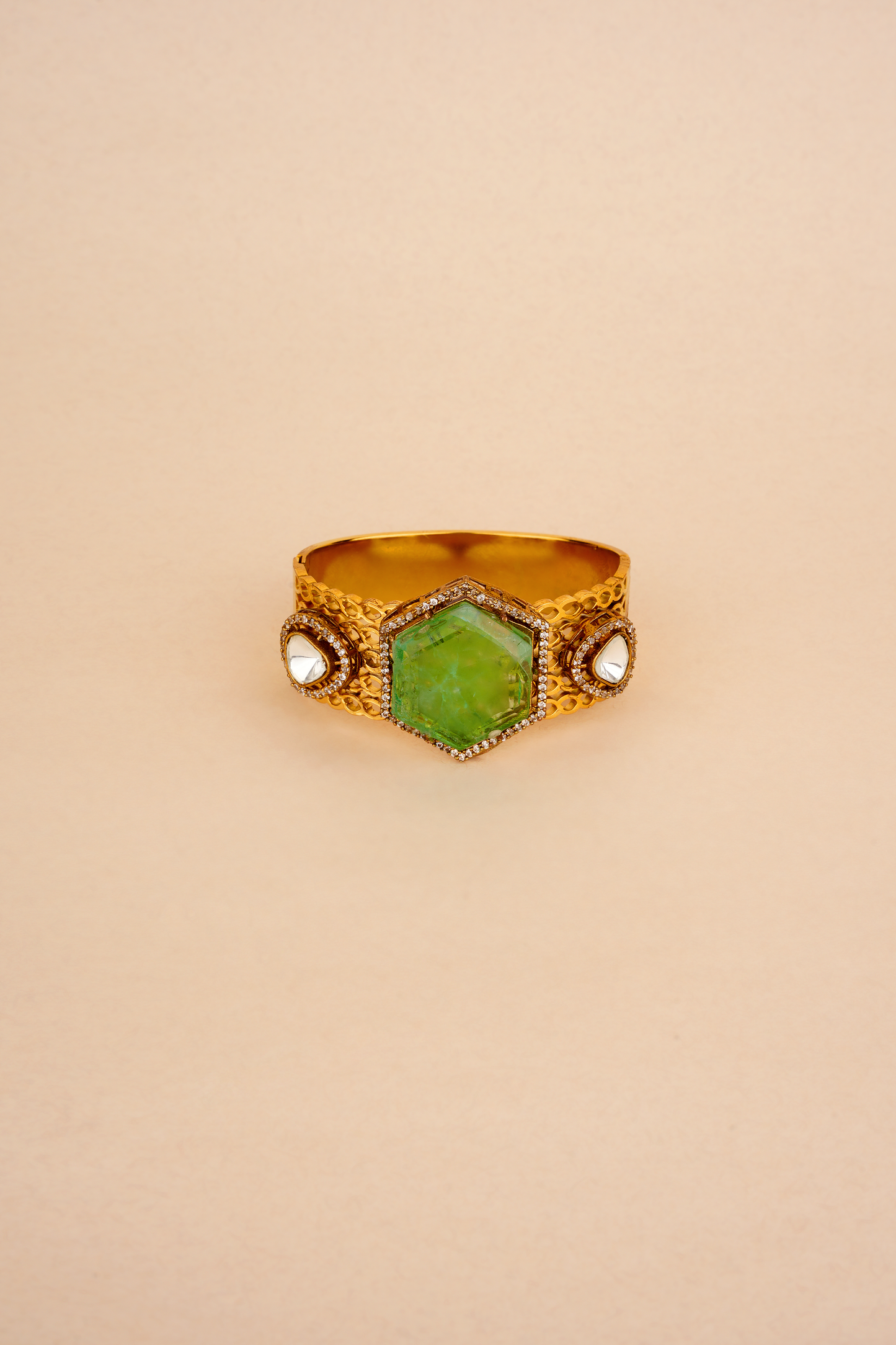 Sovereign Emerald Peridot Monolith Cuff – Architectural Gold & Polki Statement Bracelet