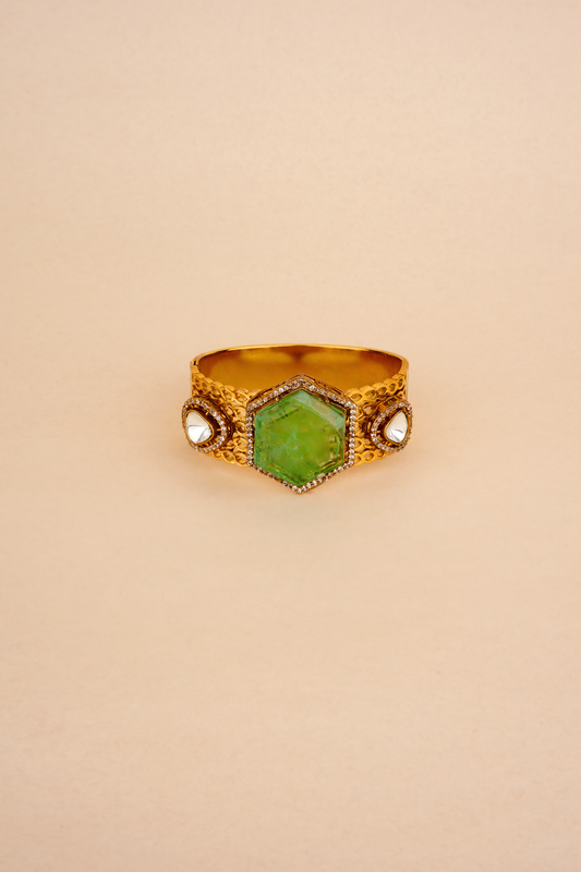 Sovereign Emerald Peridot Monolith Cuff – Architectural Gold & Polki Statement Bracelet