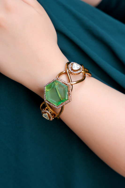 Sovereign Spring Emerald – Architectural Gold & Polki Statement Bypass Cuff