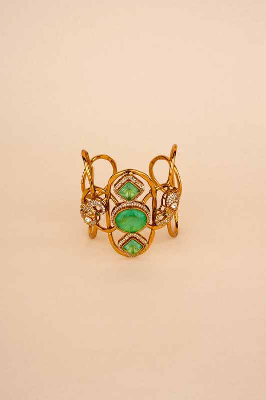 Legacy Mayura Emerald Monolith – Architectural Gold & Polished Emerald Statement Cuff